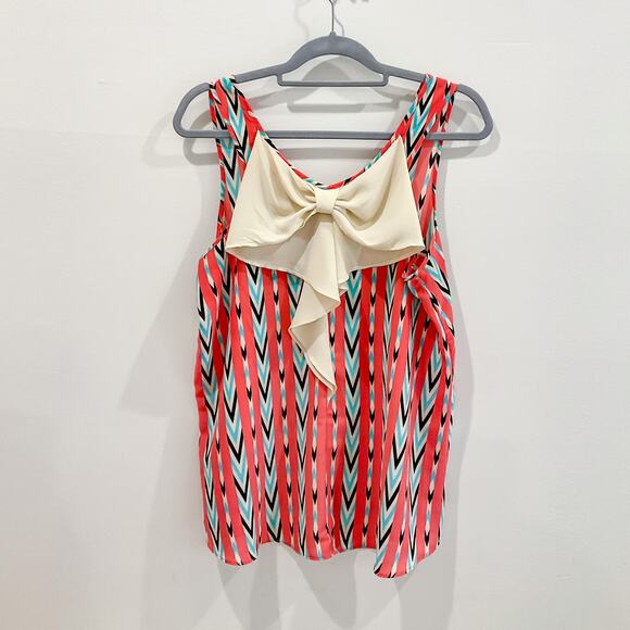 NWOT Women's Large Sleeveless Top With Bow Accent On Back - Picture 2 of 2